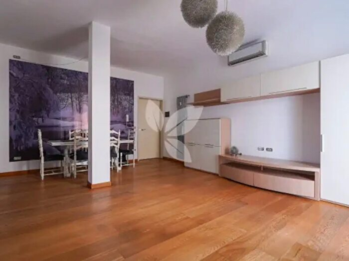 Appartamento trilocale in vendita in Via Galileo Galilei, Parma