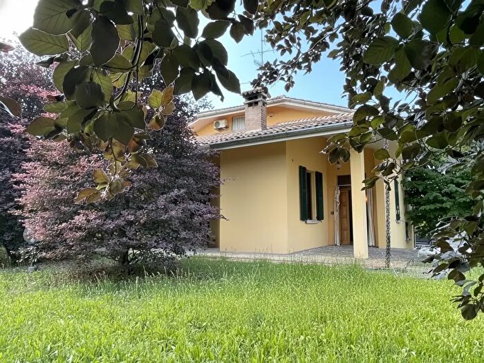 Casa con 5 locali in vendita in Guastalla