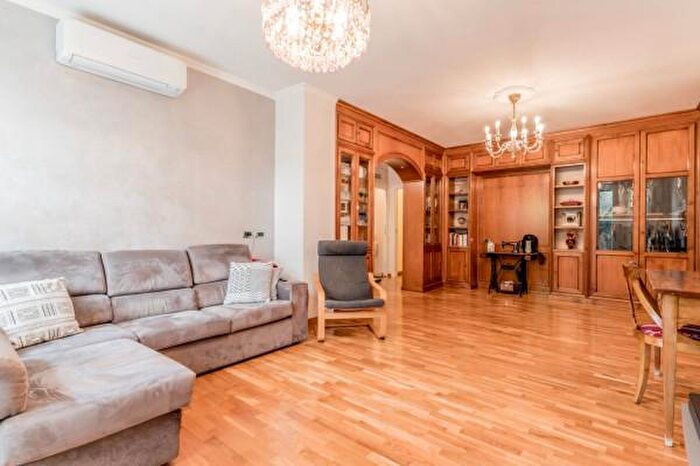 Appartamento con 6 locali in vendita in Viale della Stazione, Latina