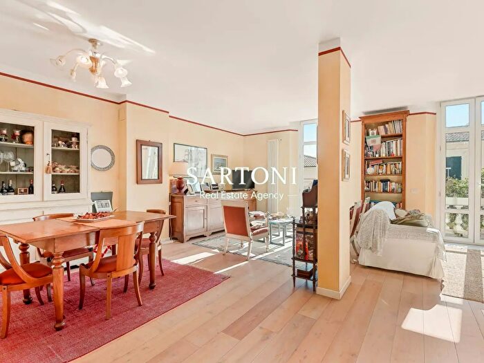 Casa con 15 locali in vendita in Via Virgilio, Viareggio