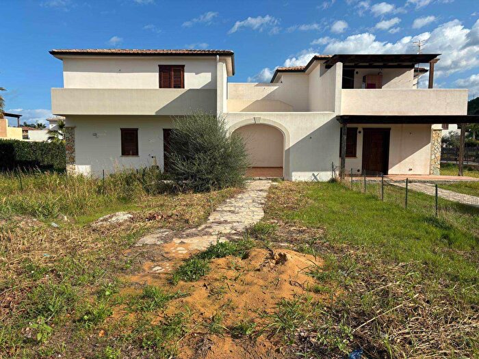 Casa bilocale in affitto in Campofelice Di Roccella