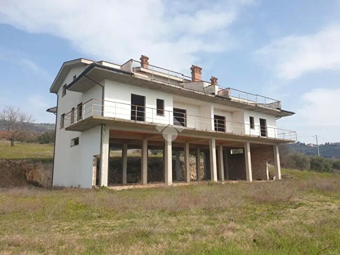 Casa con 10 locali in vendita in Contrada Valenzano, Veroli