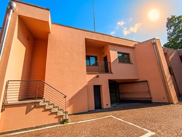 Casa con 7 locali in vendita in Via Carso, Como