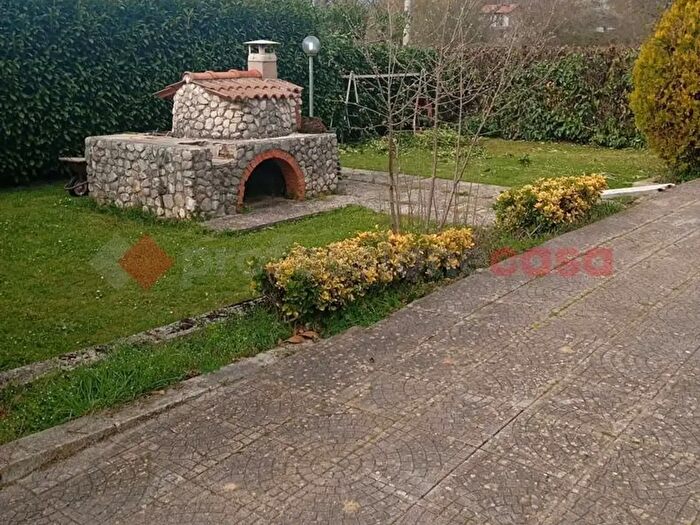 Appartamento con 5 locali in vendita in Via dell' Aia Marchetti Bassa Snc, Rocca Di Botte