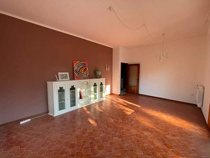 Appartamento con 8 locali in vendita in Trecastelli