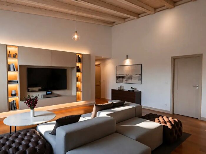 Appartamento con 8 locali in vendita in Lucca