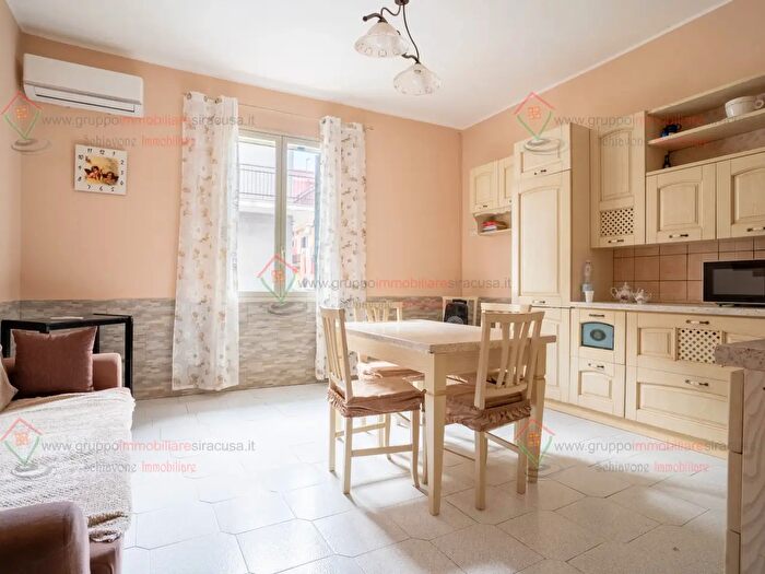 Appartamento trilocale in vendita in Priolo Gargallo