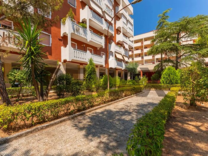 Appartamento quadrilocale in vendita in Via Don Guanella, Bari