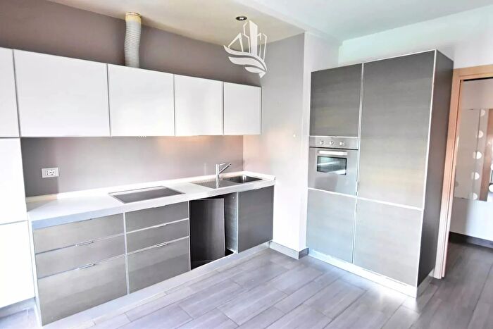 Appartamento trilocale in vendita in Via Castel Flavon, Bolzano