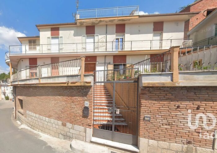 Casa con 19 locali in vendita in Via Umberto I, Fragneto Monforte