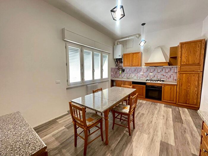 Appartamento con 5 locali in affitto in Via Maggio, Città, Montevarchi