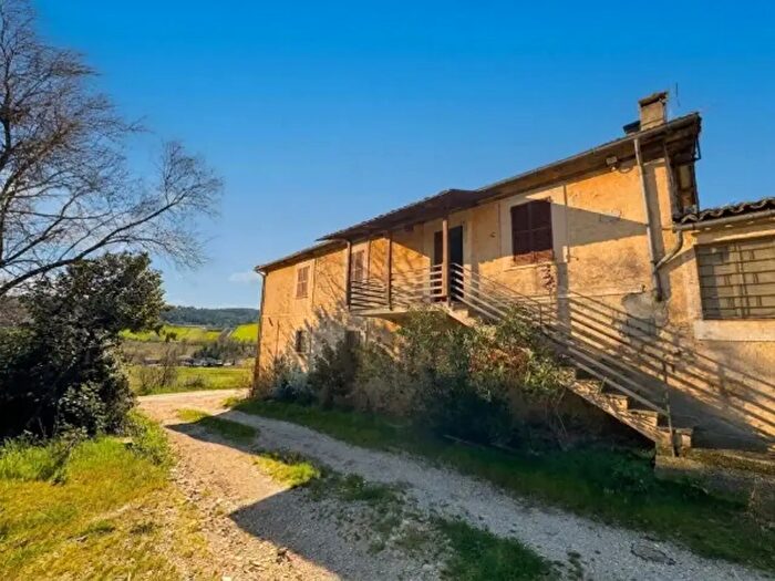 Casa con 6 locali in vendita in Strada Provinciale di Montemartano, Spoleto