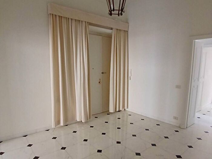 Appartamento con 6 locali in affitto in Via Assarotti, Centro Città, Genova