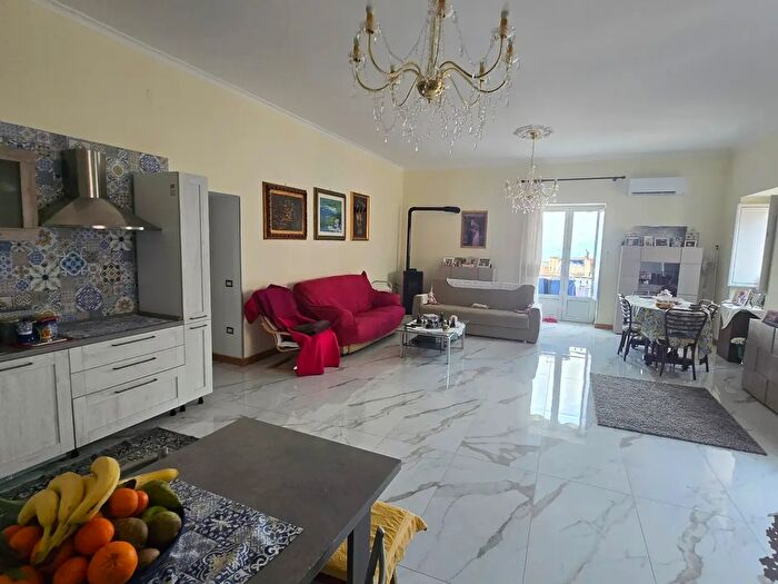 Appartamento trilocale in vendita in Via Costabile Carducci, Capaccio Paestum