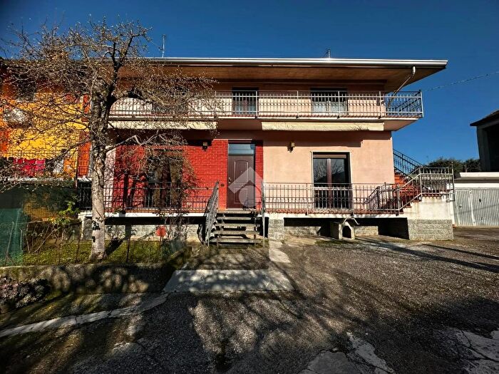 Casa trilocale in vendita in Via Marconi, Cividate Al Piano