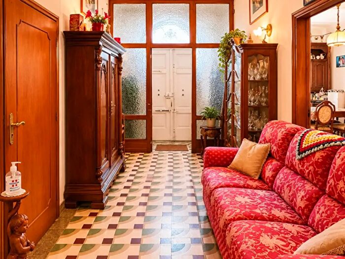 Casa con 14 locali in vendita in Pistoia