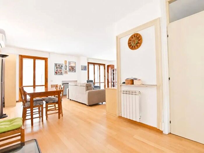 Appartamento trilocale in vendita in Via dei Tigli, Rodano