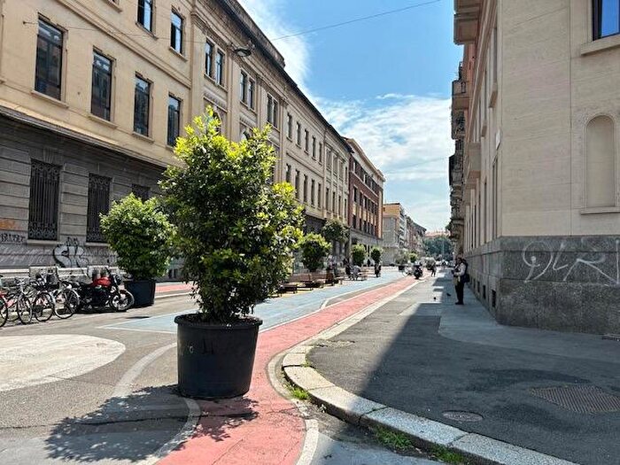 Appartamento trilocale in affitto in Via Sacchini, Milano