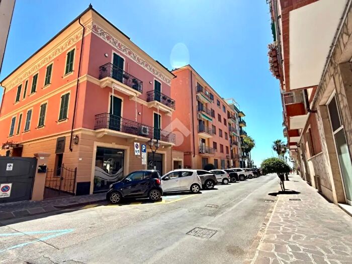 Appartamento trilocale in vendita in Via Don Boselli, Alassio