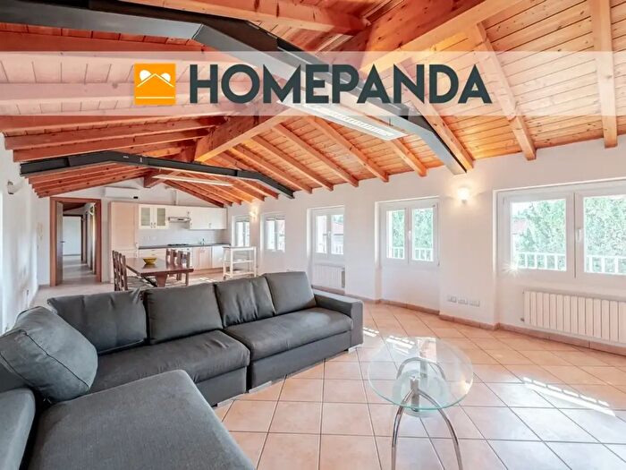 Appartamento trilocale in vendita in Via Giuseppe Garibaldi, Barlassina