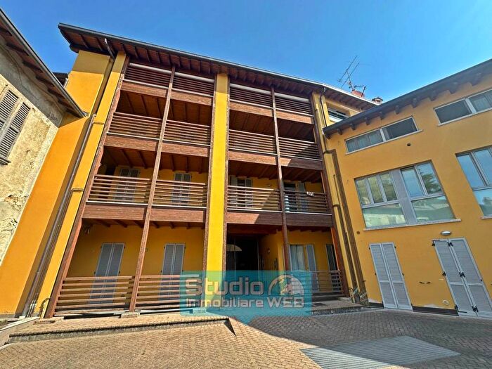 Appartamento bilocale in affitto in Via Giuseppe Gadda, Centro, Rogeno
