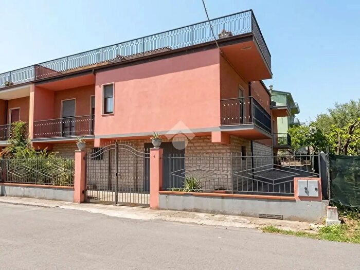Casa con 5 locali in vendita in Via Via Padre Pio da Petralcina, Castrovillari