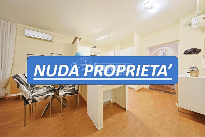 Appartamento trilocale in vendita in Roma