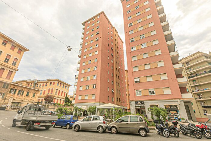 Appartamento con 6 locali in vendita in Corso Ferdinando Magellano, Genova