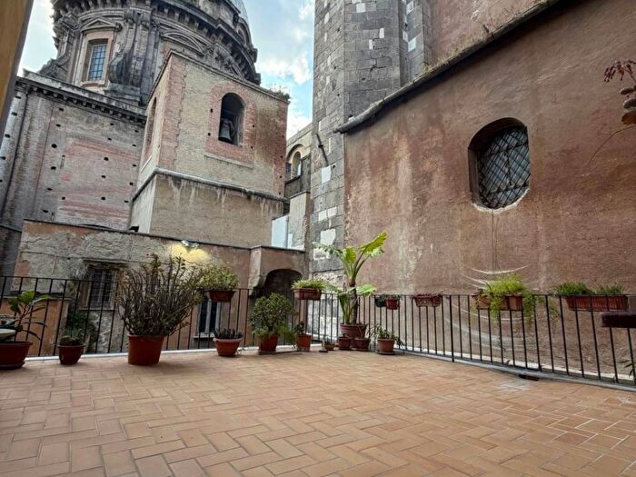 Appartamento bilocale in affitto in Piazza Cardinale Sisto Riario Sforza, Tribunali, Napoli