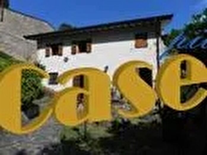 Casa con 7 locali in vendita in Camaiore