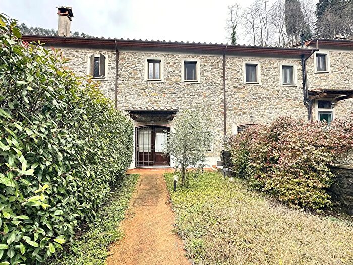 Casa quadrilocale in vendita in Via Michelangelo Buonarroti, Vaiano
