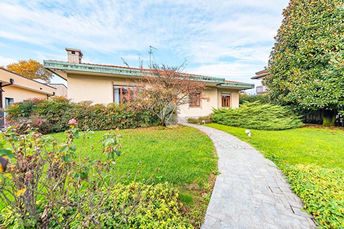 Casa trilocale in vendita in Via Grancia, Lainate