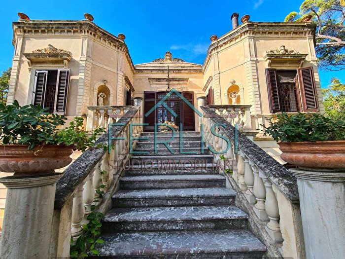 Casa con 6 locali in affitto in Via Consolare Pompea, Torre Faro, Messina