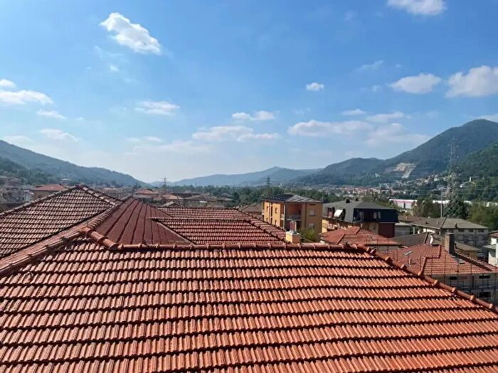 Appartamento quadrilocale in vendita in Via Vittorio Veneto, Pradalunga