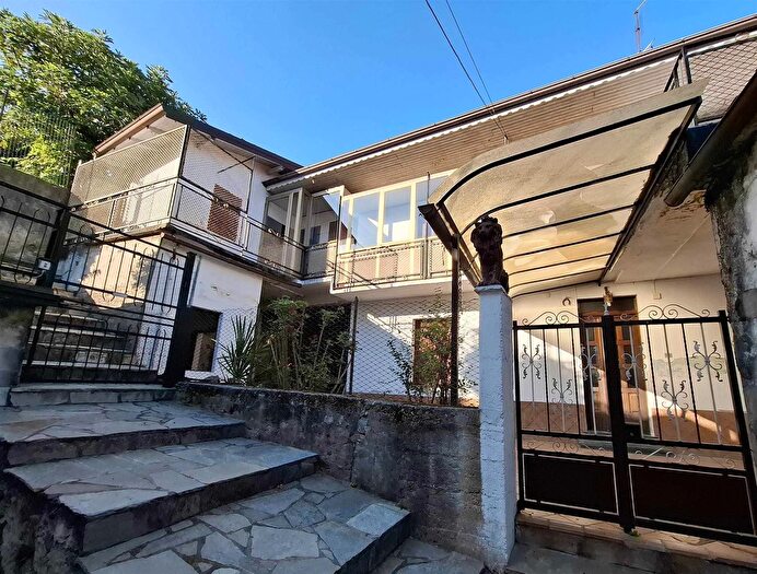 Casa con 10 locali in vendita in Pogno, Pogno