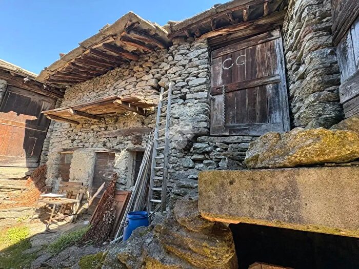 Casa monolocale in vendita in Fraz Candiela, Chialamberto