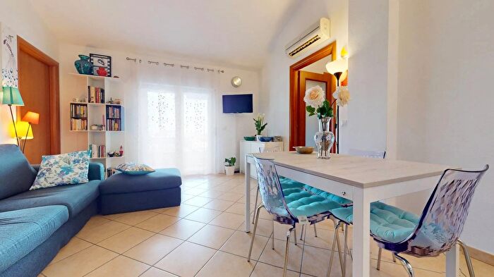 Appartamento trilocale in vendita in Via Regina Elena, Decimomannu