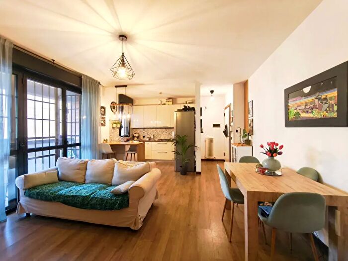 Appartamento trilocale in vendita in Via del Pelago, Bologna