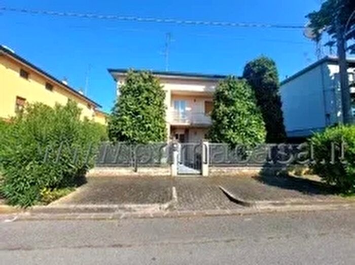 Casa con 8 locali in vendita in Carpi