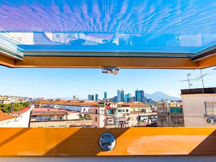 Appartamento trilocale in affitto in Corso Giuseppe Garibaldi, Arenaccia, Napoli