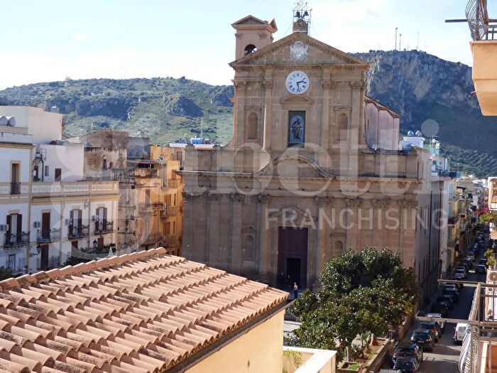 Appartamento trilocale in vendita in Via Gregorietti, Bagheria