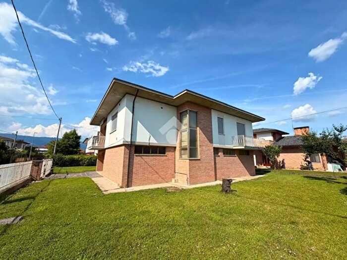 Casa quadrilocale in vendita in Via P Pigato, Nove