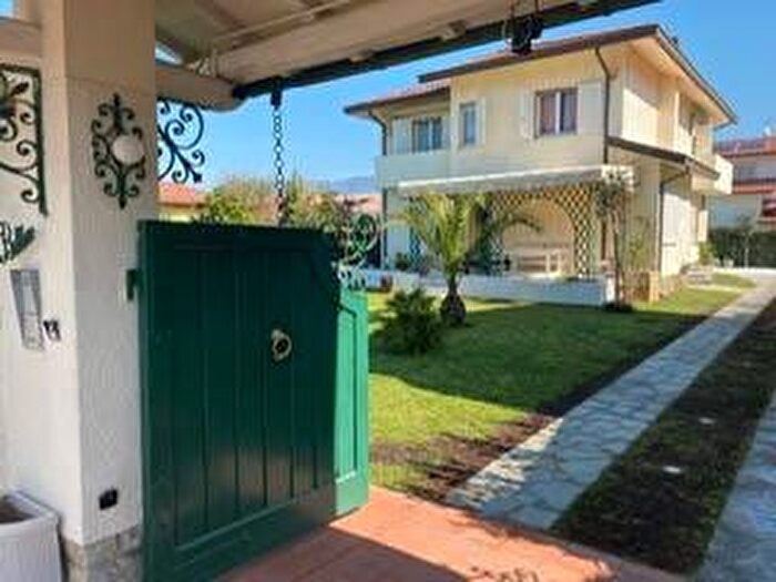 Casa con 6 locali in affitto in Centro, Forte dei Marmi