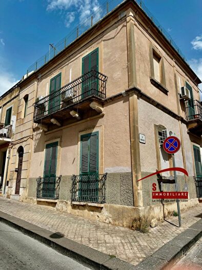 Casa trilocale in affitto in Via Aurispa, Noto
