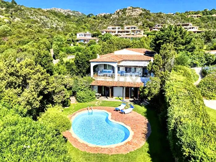 Casa con 6 locali in vendita in Arzachena