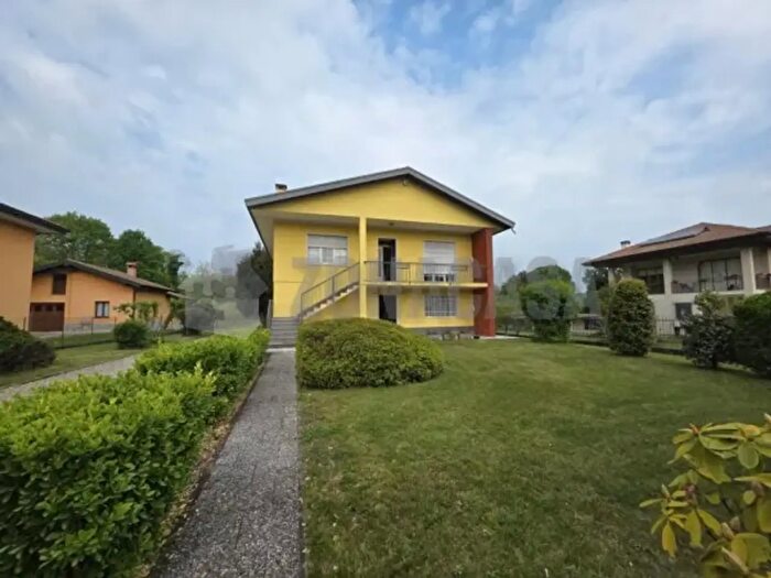 Casa con 6 locali in vendita in Via San Rocco, Vergiate