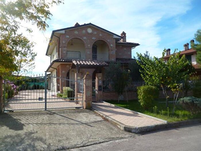 Casa con 6 locali in vendita in Castiglione del Lago, Castiglione Del Lago
