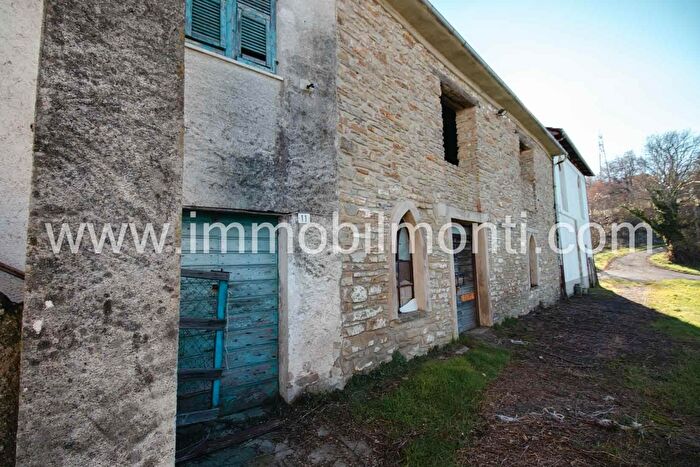 Casa con 10 locali in vendita in Cavatore