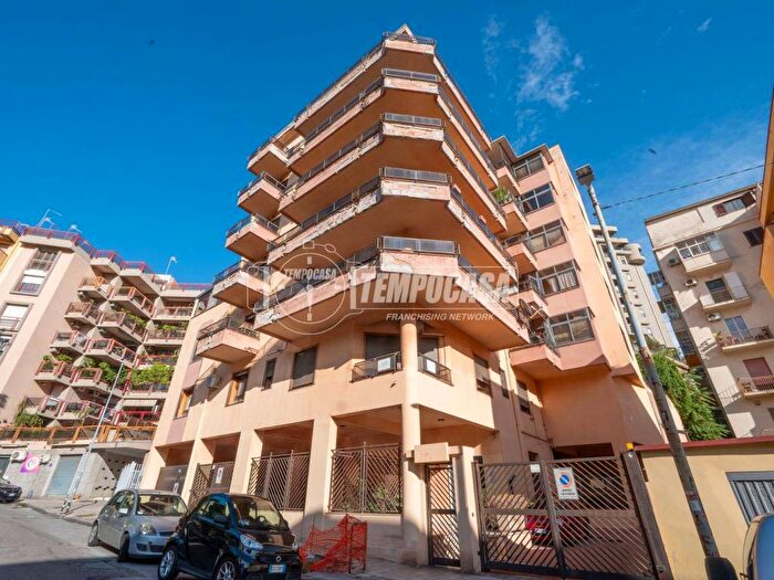 Appartamento quadrilocale in affitto in Via Marcello Malpighi, Principe Umberto, Messina