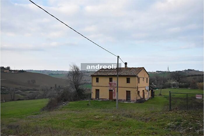 Casa con 10 locali in vendita in Morro DAlba